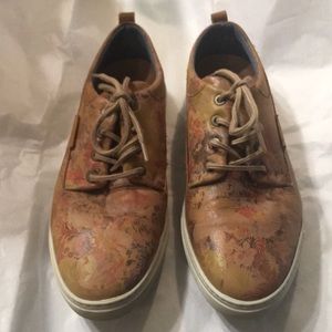 Steve Madden Women Leather Uppers-Made in Portugal.  Gently Used.